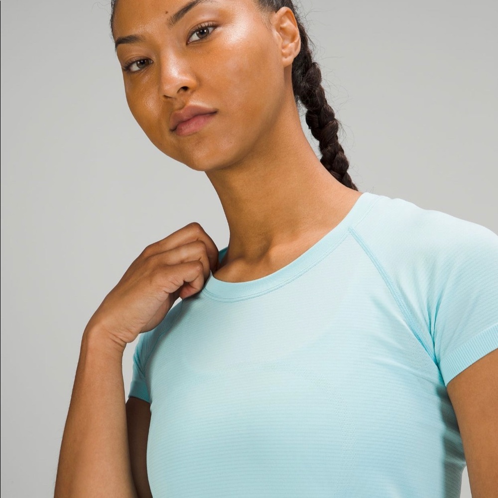 lululemon Swiftly Tech Short Sleeve Shirt 2.0 in Icing Blue Size 2 New NWT - Picture 12 of 16